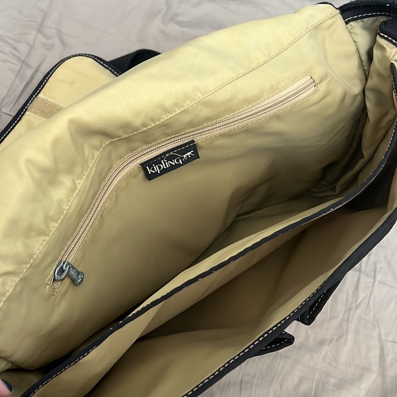 Authentic Vintage Kipling Messenger Bag in Black - Picture 4 of 11